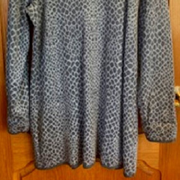 Isaac Mizrahi Live! Knit Gray Animal Cotton Blend Cardigan Sweater Button Sz: L - Picture 4 of 8